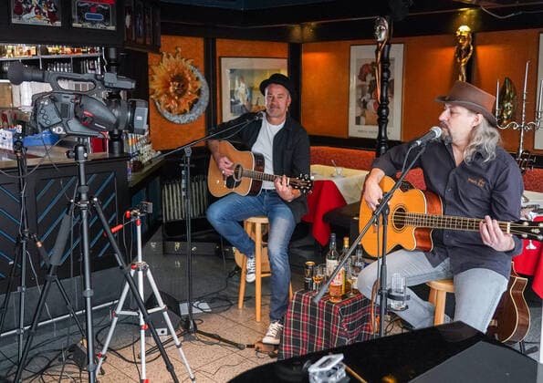 Mörfelden-Walldorf 13.05.2020: Livestream-Konzert mit Molly Alone Molly Alone spielten ihr Livestream-Konzert im Ristorante Ciao in Walldorf