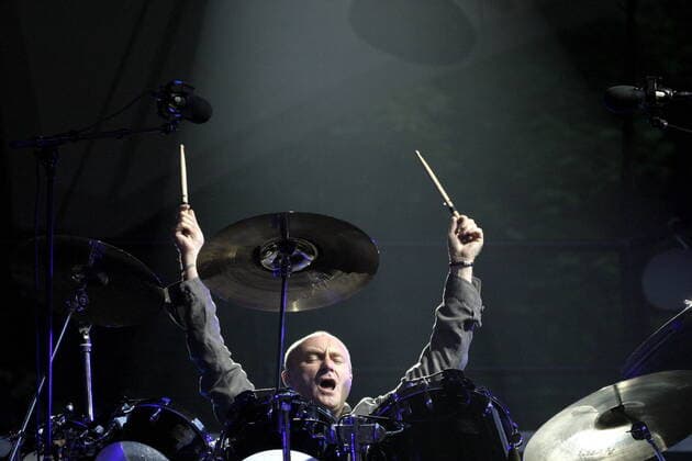 48 Konzert: Phil Collins in der Berliner Waldbuehne, Saenger trommelt, Drummer, Schauspieler, Filmmusik, Komponist, Adult Contemporary, Soft Rock, Pop, Sänger, Waldbühne, trommeln, drumkit, Open Air, Musik, quer, Halbtotale, medium, horizontal, Berlin Deutschland, Germany *** 48 Concert Phil Collins in the Berlin Waldbuehne, singer drums, drummer, actor, film music, composer, adult contemporary, soft rock, pop, singer, Waldbuehne, drums, drumkit, open air, music, t.s., semi-total, medium, horizontal, Berlin Germany, Germany Copyright: xPOP-EYE Bilanx 00058425_00058425