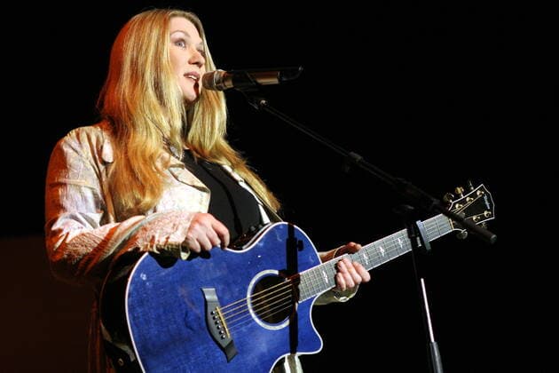 48 Konzert: Juliane Werding im Berliner Tempodrom, Saengerin, Texterin, Autorin, Komponistin, Sängerin, Heilpraktikerin & Schauspielerin, Singer Songwriter, Gitarristin, Pop, Musik, quer, Halbtotale, medium, horizontal, Berlin Deutschland, Germany *** 48 Concert Juliane Werding in Berlin Tempodrom, singer, lyricist, author, composer, singer, alternative practitioner Actress, singer songwriter, guitarist, pop, music, t.s., semi-total, medium, horizontal, Berlin Germany, Germany Copyright: xPOP-EYE Bilanx 00065386_00065386