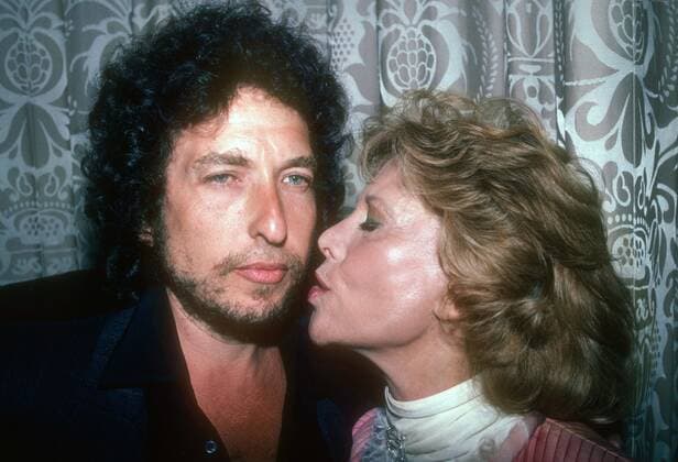 Bob Dylan ,Dinah Shore, 1982. Photo By Adam Scull PHOTOlink Everett Collection (Bob Dylan Dinah Shore7111) For usage credit please use; Adam Scull PHOTOlink PUBLICATIONXNOTxINxCANxCHNxFRAxITAxJPNxNORxPOLxRUSxESPxUKxUSA Copyright: xPHOTOlink CourtesyxEverettxCollectionx ASCA003 F4530