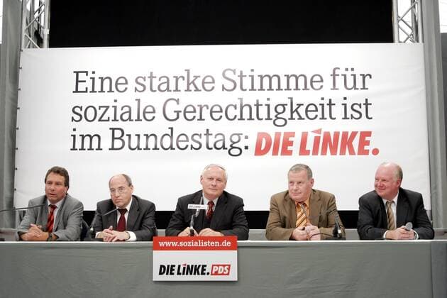 48 PK: Oskar Lafontaine auf dem Berliner Schlossplatz, vor dem Palast der Republik, Spitzenkandidat der Linkspartei, WASG, PDS, Die Linke, Portrait, Portraet, Berlin Deutschland, Germany Copyright: xPOP-EYE Bilanx 00081928_00081928