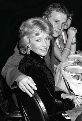 Hayley Mills, Peter Firth, Undated. Photo By John Barrett PHOTOlink Everett Collection (Hayley Mills Peter Firth2424) For usage credit please use; PUBLICATIONXNOTxINxCANxCHNxFRAxITAxJPNxNORxPOLxRUSxESPxUKxUSA Copyright: xPHOTOlink CourtesyxEverettxCollectionx ASCA009 F4389