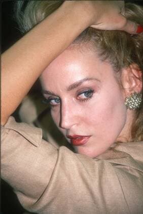 Jerry Hall, 65. Geburtstag am 2. Juli Jerry Hall, 1985. Photo By Adam Scull PHOTOlink Everett Collection (Jerry Hall2695) For usage credit please use; Photo by Adam Scull-PHOTOlink.net PUBLICATIONXNOTxINxCANxCHNxFRAxITAxJPNxNORxPOLxRUSxESPxUKxUSA Copyright: xPHOTOlink CourtesyxEverettxCollectionx ASCA011 F4751