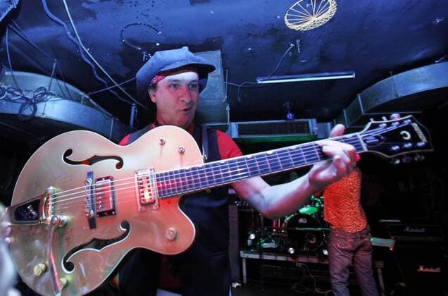 8 Konzert: New York Dolls, Sylvain Sylvain (Gitarre), im Berliner Sage Club, Glamrock, Protopunk, Musik, Berlin Deutschland, Germany Copyright: xBriganiArt Bartillx 00194890_00194890