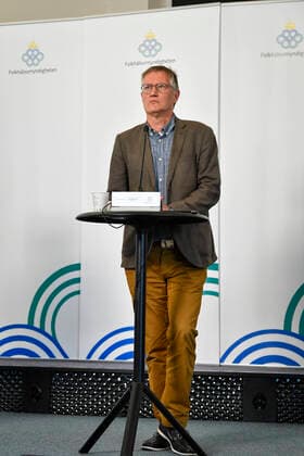 State epidemiologist Anders Tegnell of the Public Health Agency of Sweden listens during a news conference on a daily update on the coronavirus Covid 19 situation, in Stockholm, Sweden, on May 15, 2020 STOCKHOLM SWEDEN x10060x,  Copyright: xHenrikxMontgomery TTx SWEDEN HEALTH COVID-19 UPDATE