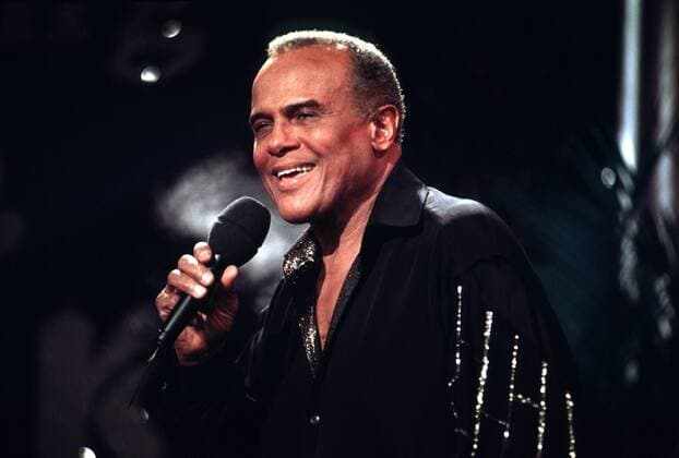 1 Konzert 93: Harry Belafonte, Sänger, voc, Musiker, Musik, Pop, Mikrophon, Mikro, TV-Aufzeichnung im ZDF, Fernsehen, Schwarzer, Schauspieler, actor, Film, *** 1 concert 93 Harry Belafonte, singer, voc, musician, music, pop, microphone, mike, TV recording on ZDF, television, black man, actor, actor, film, Copyright: xBRIGANI-ART HEINRICHx BriganiArt_00013201_00013201