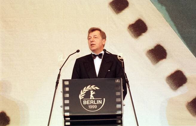 1 Berlinale 99: Eberhard Diepgen hält eine Rede zur Eröffnung der INTERNATIONALEN FILMFESTSPIELE in Berlin, Filmfestival, Filmfest, internationaler deutscher Politiker, Berliner, regierender Bürgermeister (CDU) von Berlin, internationale, Promi, im Berliner Zoopalast, UCI Kinowelt, Prominenter, Prominenz, *** 1 Berlinale 99 Eberhard Diepgen gives a speech at the opening of the INTERNATIONAL FILMFESTSPIELE in Berlin, film festival, film festival, international German politician, Berlin, governing mayor CDU of Berlin, international, celebrity, in Berlin Zoopalast, UCI Kinowelt, celebrity, celebrity, Copyright: xBRIGANI-ART HEINRICHx BriganiArt_00017695_00017695