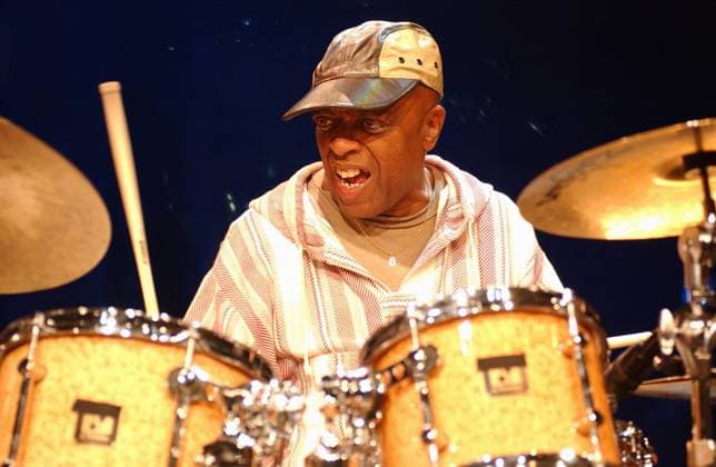 1 Soundcheck: Roy Haynes, drummer beim Jazzfest 02 im Haus der Berliner Festspiele, Jazzdrummer, drumkit, Musik, Jazzer mit Basecap, Jazz, Konzert, Berlin Deutschland, Germany *** 1 soundcheck Roy Haynes, drummer at Jazzfest 02 at the Haus der Berliner Festspiele, jazz drummer, drumkit, music, jazzman with basecap, jazz, concert, Berlin Germany, Germany Copyright: xBRIGANI-ART HEINRICHx BriganiArt_00045239_00045239