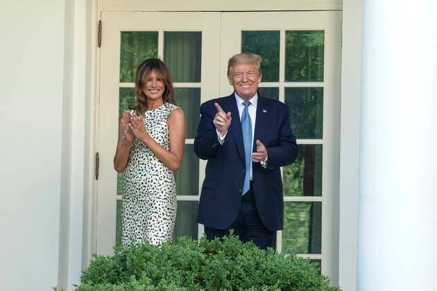 Bilder des Jahres 2020, Entertainment 05 Mai News Bilder des Tages May 15, 2020, Washington, District of Columbia, USA: United States President Donald J. Trump and First lady Melania Trump stop to applaud after delivering remarks during a Presidential Recognition Ceremony on Hard Work, Heroism, and Hope in the Rose Garden of the White House in Washington D.C., U.S. on Friday, May 15, 2020. Credit: CNP Washington USA - ZUMAs152 20200515_zaa_s152_103 Copyright: xStefanixReynoldsx