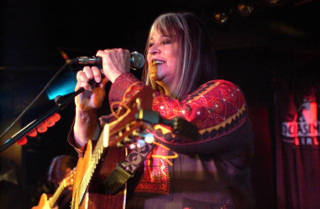 1 Konzert: Melanie Safka im Berliner Quasimodo, amerikanische Saengerin, Gitarristin, Liedermacherin, Singer Songwriter, Musik, Sängerin, quer, halbtotale, medium, horizontal, Berlin Deutschland, Germany *** 1 concert Melanie Safka in Berlin Quasimodo, American singer, guitarist, songwriter, singer songwriter, music, singer, t.s., semi-total, medium, horizontal, Berlin Germany, Germany Copyright: xBRIGANI-ART HEINRICHx BriganiArt_00095725_00095725