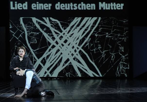 1 Theater: Swetlana Schoenfeld & Sabin Tambrea, Sänger in der Hanns-Eisler-Revue im BE, Lied einer Deutschen Mutter ,fotoprobe vom 14.01.11, Musik, Berlin Deutschland, Germany *** 1 Theater Swetlana Schoenfeld Sabin Tambrea, singer in the Hanns Eisler Revue in BE, song of a German mother ,fotoprobe from 14 01 11, music, Berlin Germany, Germany Copyright: xBRIGANI-ART HEINRICHx BriganiArt_00238704_00238704