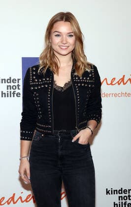 15 Julia Beautx bei der Verleihung des 21. Medienpreises der Kindernothilfe im AXICA Kongress- und Tagungszentrum. Berlin, 08.11.2019 Berlin Deutschland, Germany *** 15 Julia Beautx at the presentation of the 21 Media Prize of Kindernothilfe at the AXICA Congress and Conference Centre Berlin, 08 11 2019 Berlin Germany, Germany Copyright: xPOP-EYE Buggex 10121117_img_4064