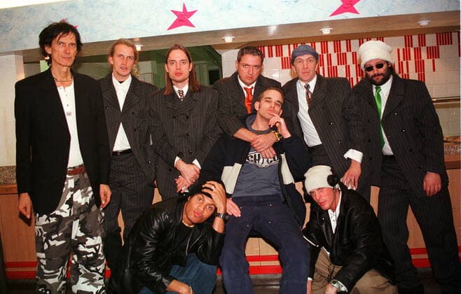 27 Portrait 98: Jazzkantine, Jazz-Hip-Hop-Projekt, vorn: Aleksey, Phil I. P., Cappuccino, hinten: Gunter Hampel, Christian Eitner, Dirk Erchinger, Air-Knee, George Bishop, Tom Bennecke; Musik *** 27 Portrait 98 Jazz Canteen, Jazz Hip Hop Project, in front Aleksey, Phil I P , Cappuccino, in the back Gunter Hampel, Christian Eitner, Dirk Erchinger, Air Knee, George Bishop, Tom Bennecke Music Copyright: xPOP-EYE Morlokx 00011748_00011748