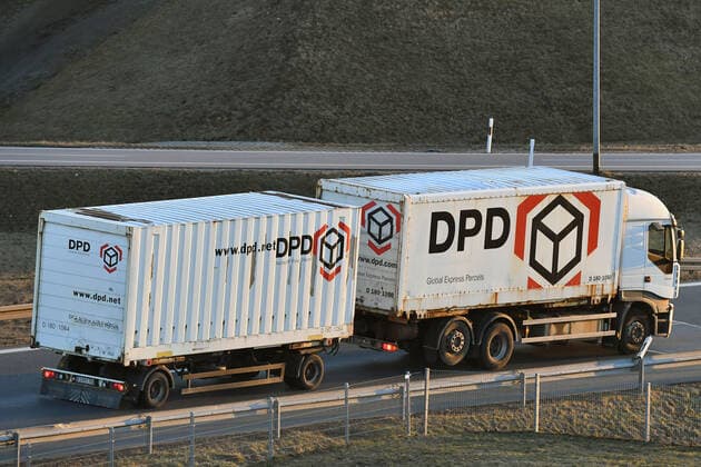 Wieder Heinsberg: Mindestens 42 Beschaeftigte eines Paketzustellers haben sich mit dem Coronavirus infiziert. Hunderte weitere werden nun getestet. Die Reproduktionsrate im Landkreis ist sehr hoch. Archivfoto: DPD LKW,Lastkraftwagen mit Anhaenger, Paketdienst,Logistikunternehmen.Kurier,Express Unternehmen.