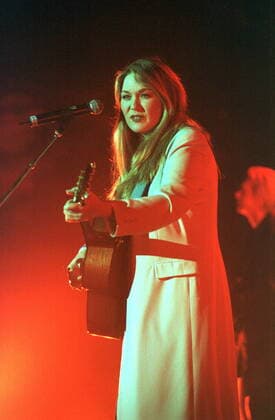 27 Konzert: Juliane Werding im Berliner Friedrichstadtpalast , deutsche Sängerin und Gitarristin, Gitarre, g, voc, deutscher Schlager, Pop, Musik, singt, Berlin Deutschland, Germany *** 27 Concert Juliane Werding in Berlin Friedrichstadtpalast , German singer and guitarist, guitar, g, voc, German Schlager, pop, music, sings, Berlin Germany, Germany Copyright: xPOP-EYE Morlokx 00023456_00023456