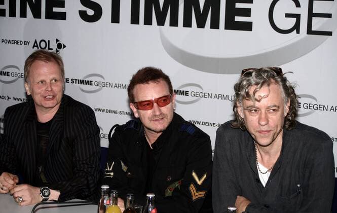 77 Pressekonferenz: Herbert Grönemeyer, U2-Sänger Bono, Bob Geldof, Deine Stimme gegen Armut , PK zum Konzert am 7.6.2007 in Rostock, G8, Politik, Musik, Rostock Germany, Deutschland *** 77 Press conference Herbert Grönemeyer, U2 singer Bono, Bob Geldof, Deine Stimme gegen Armut, PK for the concert on 7 6 2007 in Rostock, G8, politics, music, Rostock Germany, Germany Copyright: xPOP-EYE Gabschx 00129366_00129366
