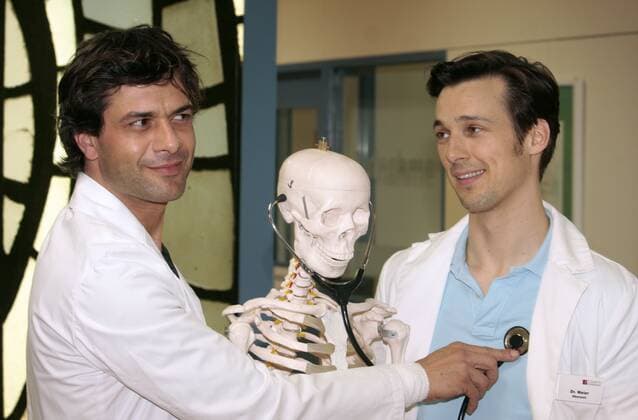 77 TV: Kai Schumann & Florian David Fitz, am Berliner Set von Doctor?s Diary - Maenner sind die beste Medizin , Schauspieler, Photocall, Fototermin, TV, RTL, Entertainment, Berlin Deutschland, Germany *** 77 TV Kai Schumann Florian David Fitz, on the Berlin set of Doctor s Diary Men are the best medicine, actors, photocall, photo shoot, TV, RTL, Entertainment, Berlin Germany, Germany Copyright: xPOP-EYE Gabschx 00185678_00185678