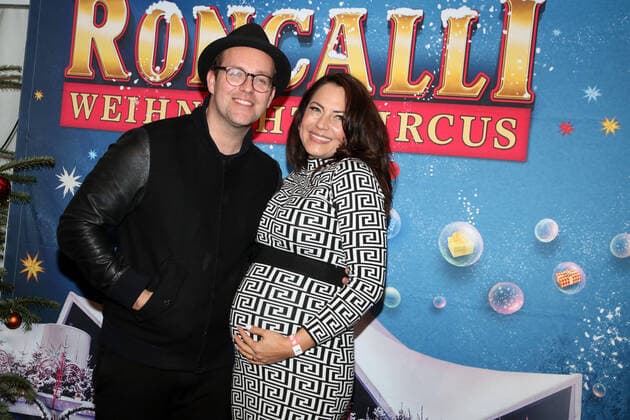 15 Ben Blümel mit Freundin Caro bei der Roncalli Weihnachtszirkus Premiere im Tempodrom in Berlin am 19.12.2019 Berlin Deutschland, Germany *** 15 Ben Blümel with girlfriend Caro at the Roncalli Christmas Circus Premiere at the Tempodrom in Berlin on 19 12 2019 Berlin Germany, Germany Copyright: xPOP-EYE Buggex 10124669_img_7195