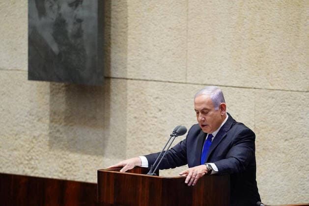 Bilder des Jahres 2020, News 05 Mai News Bilder des Tages Israeli Prime Minister Benjamin Netanyahu (L) speaks during a swearing in ceremony of his new unity government with election rival Benny Gantz, at the Knesset, Israel s parliament, in Jerusalem on Sunday, May 17, 2020.  JERX20200517202 HANDOUT