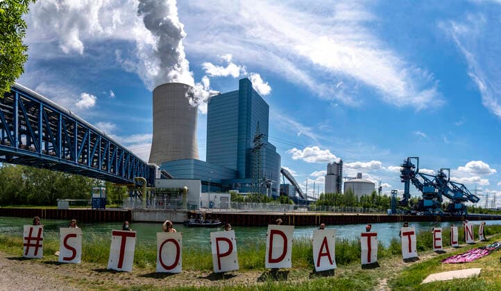 Bilder des Jahres 2020, News 05 Mai News Bilder des Tages Protest gegen das Uniper Steinkohlekraftwerk Datteln 4, der Gruppierung Endegelände, Datteln, NRW, Germany Protest Datteln4 *** Protest against the Uniper hard coal-fired power plant Datteln 4, the grouping Endegelände, Datteln, NRW, Germany Protest Datteln4