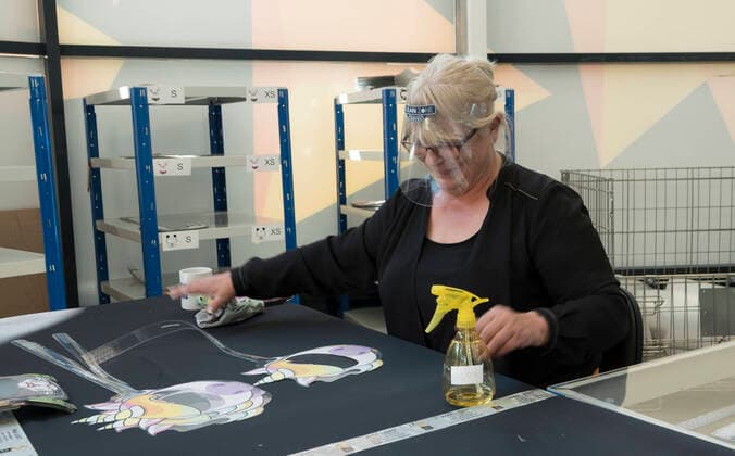 voici en exclusivite les masques visieres enfants logotypes realises par une start up innovante Clean Zone Protect. La video diffusee sur BFM Lyon vendredi matin a ete vue plus de 640 000 fois et partagee 13 000 fois sur FB. ¨¨Prix HT 9.90 venu aux professionnels ecoles, creches, hopitaux, les demandes ne cessent d affluer y compris de l etranger. exclusif here are the exclusive logotype children s face masks made by an innovative start up Clean Zone Protect. The video broadcasted on BFM Lyon on Friday morning has been seen more than 640 000 times and shared 13 000 times on FB. Price excluding VAT 9.90 came to the professionals schools, nurseries, hospitals, the requests do not cease to flow including from abroad. NEWS : Le masque visiere dont revent tous les enfants et que s arrachent les ecoles - les creches et les hopitaux - C 