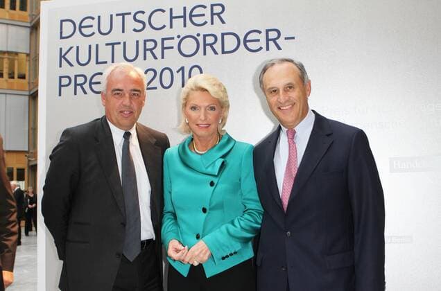 77 Hans-Reiner Schroeder, Maria-Elisabeth Schaeffler, Clemens Boersig, zu Gast bei der Verleihung des Deutschen Kulturfoerderpreis 2010 im Haus der Deutschen Wirtschaft, Berlin Germany, Deutschland *** 77 Hans Reiner Schroeder, Maria Elisabeth Schaeffler, Clemens Boersig, guests at the presentation of the German Cultural Sponsorship Award 2010 in the House of German Business, Berlin Germany, Germany Copyright: xPOP-EYE Gabschx 00228840_00228840