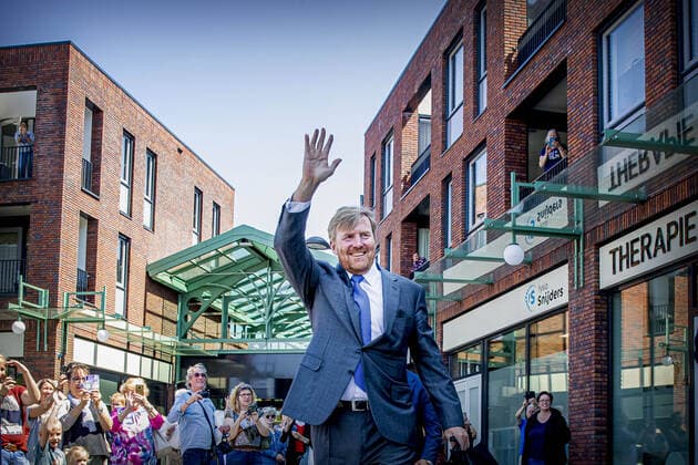 19-05-2020 Stein King Willem-Alexander visited, in the context of the coronavirus outbreak (COVID-19), entrepreneurs with contact professions in Stein. The King visited a hairdresser, optician, nail salon and physiotherapist in the Stein shopping center. The entrepreneurs have started their company on May 11 during the corona crisis.  Copyright: xxPPE pool v.d.xWerf vanxKatwijkx
