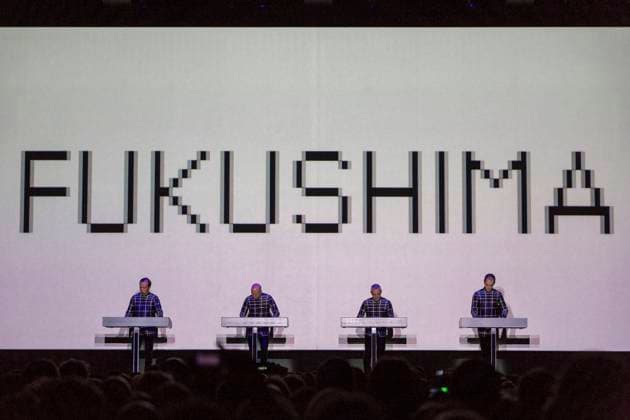 19 Konzert: Kraftwerk (Audio Operator Ralf H?tter, Audio Operator Fritz Hilpert, Audio Operator Henning Schmitz, Video Operator Falk Grieffenhagen) am ersten Abend ihrer 3D-Konzertreihe Der Katalog - 1 2 3 4 5 6 7 8 live in der Neuen Nationalgalerie am 06. Januar 2015 in Berlin. Mit dem Auftritt von Kraftwerk verabschiedet sich die Neue Nationalgalerie von dem Gebaeude, das ab Januar fuer eine mehrjaehrige Sanierung schliessen wird. Fukushima, Elektro, Elektro-Pioniere, Mueum, Autobahn, Musik Berlin Deutschland, Germany *** 19 Concert Kraftwerk Audio Operator Ralf H tter, Audio Operator Fritz Hilpert, Audio Operator Henning Schmitz, Video Operator Falk Grieffenhagen on the first evening of their 3D concert series The Catalogue 1 2 3 4 Copyright: xPOP-EYEx xBenxKriemannx 10005957_Kraftwerk_0010