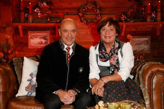 1108 Christian Neureuther, Rosi Mittermaier Fernsehunterhaltungssendung Zauberhafte Weihnacht im Land der Stillen Nacht im Musikstadl von Flachau am 07.12.2015. Flachau Musikstadl Oesterreich *** 1108 Christian Neureuther, Rosi Mittermaier Television entertainment programme Magic Christmas in the land of the Silent Night in the Musikstadl of Flachau on 07 12 2015 Flachau Musikstadl Austria Copyright: xPOP-EYE H_Ursx 10034767_30391_Zauberhafte_Weihnacht