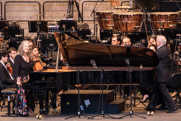 19 Daniel Barenboim, Das Waldbuehnen-Konzert mit Dirigent Daniel Barenboim und seinem WEST-EASTERN DIVAN ORCHESTRA und Pianistin Martha Argerich live in der Berliner Waldbuehne am 13. August 2017. Klassik, Solist, Piano, Pianist, Pianistin, Open Air, OpenAir, Freiluft, Freilicht, Musik Berlin Deutschland, Germany *** 19 Daniel Barenboim, Das Waldbuehnen Concert with conductor Daniel Barenboim and his WEST EASTERN DIVAN ORCHESTRA and pianist Martha Argerich live at the Waldbuehne in Berlin on 13 August 2017 Classical music, soloist, piano, pianist, pianist, open air, open air, open air, music Berlin Germany, Germany Copyright: xPOP-EYEx xBenxKriemannx 10078585_DnaielBarenboim_4737