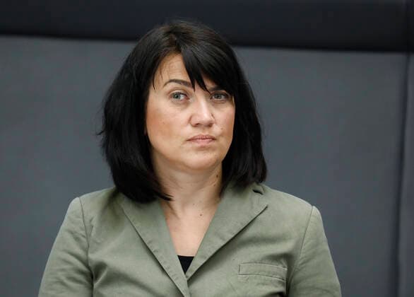 Jacqueline Bernhardt, Abgeordnete im Landtag von Mecklenburg-Vorpommern , Deutschland, Berlin, Die Fraktion DIE LINKE veranstaltet im Rahmen des Netzwerks gegen Kinderarmut von Initiator Dietmar Bartsch einen Kleinen Kindergipfel im Bundestag mit Vertreterinnen und Vertretern von Zivilgesellschaft, Wissenschaft und Politik. *** Jacqueline Bernhardt, Member of the State Parliament of Mecklenburg-Western Pomerania, Germany, Berlin, The parliamentary group DIE LINKE is organising a small childrens summit in the Bundestag with representatives of civil society, science and politics as part of the network against child poverty initiated by Dietmar Bartsch