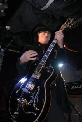 14 Konzert: New York Dolls im Berliner White Trash, Gitarrist Sylvain Sylvain, Glamour Rock, Musik Berlin Deutschland, Germany Copyright: xPOP-EYE Pedersenx 00108537_00108537
