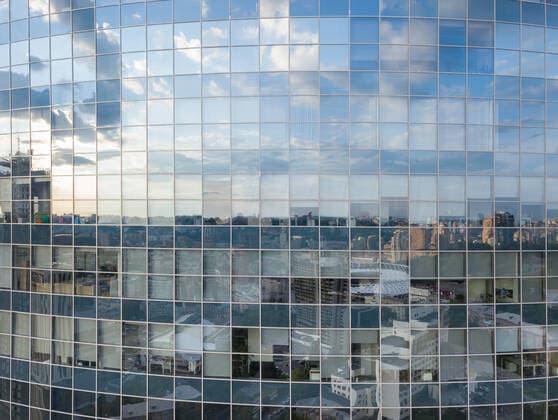 IMAGO Creative: Dichotomien, Reflexionen - Architektur spiegelung,bürogebäude,glasfassade *** reflection,office building,glass facade mcp-kxw
