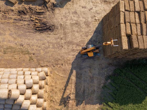 IMAGO Nature: Unsere Erde, Energiequellen, Biomasse IMAGO Nature: Unsere Erde, Energiequellen, Biomasse lagerung,heu,heuernte *** storage,hay,hay harvest mcp-lfq