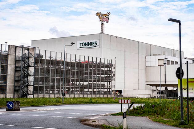 Außengelände Fleischwerk Tönnies Wirtschaft: Tönnies, Schlachtbetriebe sind während der Coronakrise in der Kritik wegen Werkvertragsarbeiter. Außengelände der Tönnies Lebensmittel GmbH & Co. KG in Rheda-Wiedenbrück (Nordrhein-Westfalen). Rheda-Wiedenbrück Nordrhein-Westfalen Deutschland Copyright: xInderlied Kirchner-Mediax