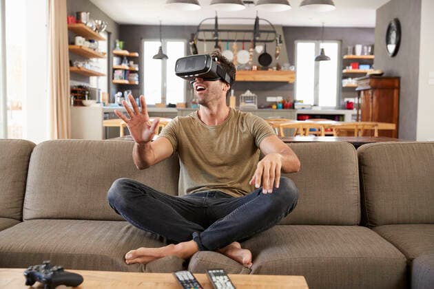 IMAGO Creative, Lifestyle, Gaming mann,virtuelle realität,videobrille *** man,virtual reality,video eyewear mmq-uti,model released, Symbolfoto