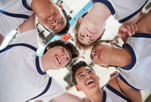 IMAGO Creative: NGO, Ausbildung für Kinder team,basketball,motivieren *** team,basketball,motivation mmq-vxh,model released, Symbolfoto