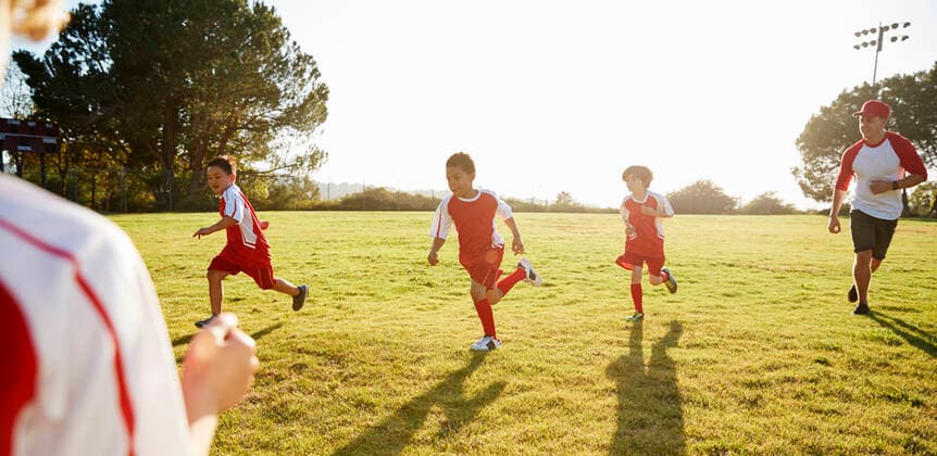IMAGO Creative: NGO, Ausbildung für Kinder fußball,kindheit,fußballtraining *** soccer,childhood,soccer training mmq-w5e,model released, Symbolfoto