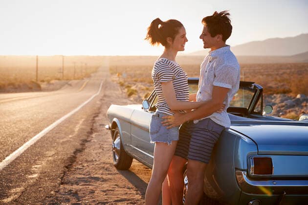 verliebt,liebespaar,roadtrip *** loving,love couple,roadtrip mmq-wfq,model released, Symbolfoto