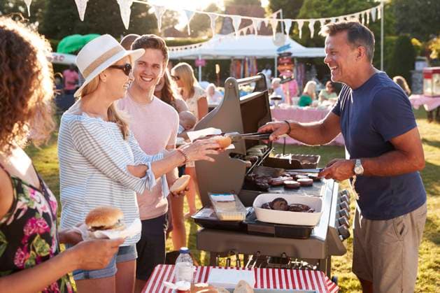 fest,grill,anstehen *** fixed,grill,queuing mmq-wgp,model released, Symbolfoto