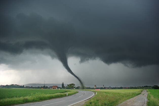 IMAGO Nature: Unsere Erde, Klimawandel, Wirbelstürme unwetter,naturgewalt,wirbelsturm,tornado *** storm,natural disaster,cyclone,tornado mo3-g14