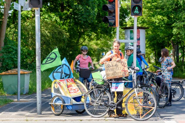 Aktion zum Bürgerbegehren Radentscheid Nürnberg 2020: für ein sicheres Miteinander auf dem Volksfestplatz. Nürnberg, 21.05.2020