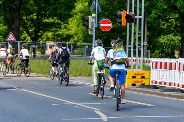 Aktion zum Bürgerbegehren Radentscheid Nürnberg 2020: für ein sicheres Miteinander auf dem Volksfestplatz. Nürnberg, 21.05.2020