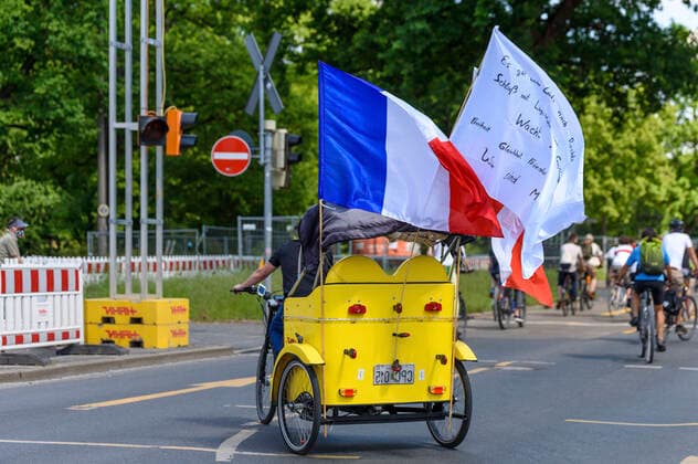 Aktion zum Bürgerbegehren Radentscheid Nürnberg 2020: für ein sicheres Miteinander auf dem Volksfestplatz. Nürnberg, 21.05.2020