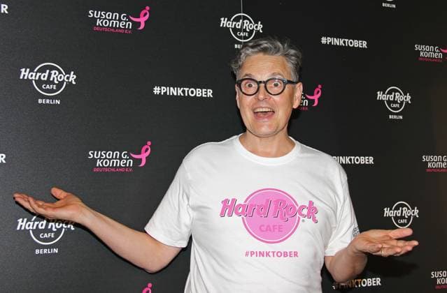 129 Rolf Scheider besucht das Hard Rock Café in Berlin zugunsten der Pinktober-Kampagne für den Kampf gegen Brustkrebs am 21.10.2015. Berlin BE Deutschland, Germany *** 129 Rolf Scheider visits the Hard Rock Café in Berlin for the Pinktober campaign for the fight against breast cancer on 21 10 2015 Berlin BE Germany, Germany Copyright: xPOP-EYE PressxPicturexPlusx 10029930_Pinktober_2