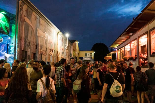 19 Fete de la Musique, Cassiopeia, Konzerte und Livemusik auf dem RAW-Gelaende am 21.06.19, Party, Spass, Sommersonnenwende, Abend, Sonnenuntergang, laengster Tag, kuerzeste Nacht, Musik Berlin Deutschland, Germany *** 19 Fete de la Musique, Cassiopeia, concerts and live music on the RAW area on 21 06 19, party, fun, summer solstice, evening, sunset, longest day, shortest night, music Berlin Germany, Germany Copyright: xPOP-EYEx xBenxKriemannx 10114253_FeteDeLaMusique_2495