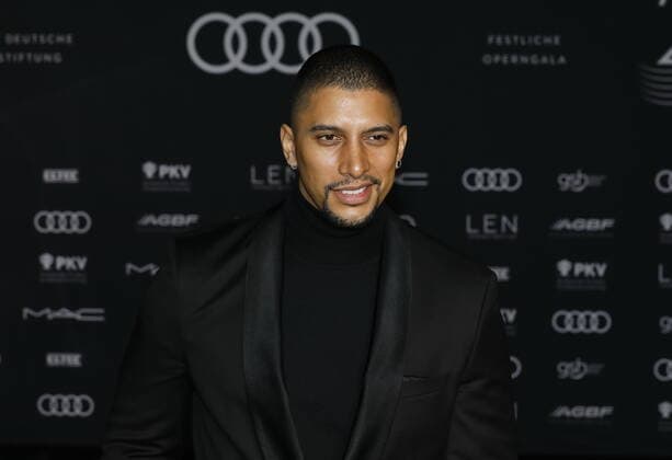 127 Andreas Bourani, 26. FESTLICHE OPERNGALA FÜR DIE DEUTSCHE AIDS-STIFTUNG, Roter Teppich, Deutsche Oper Berlin, 2.11.2019 Berlin Deutschland, Germany *** 127 Andreas Bourani, 26 FESTIVAL OPERA GALA FOR THE GERMAN AIDS FOUNDATION, Red Carpet, Deutsche Oper Berlin, 2 11 2019 Berlin Germany, Germany Copyright: xPOP-EYE RenexduxVinagex 10120948__I0A0452