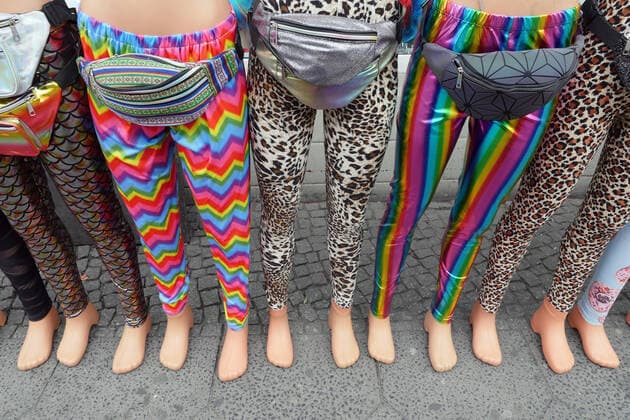 222.05.2020, Berlin - Deutschland. Bereit zu geschmacklichen Abenteuern ist diese Armee von Schaufensterpuppen in schrill-bunten Leggings oder auch im Leo - Print. *** 222 05 2020, Berlin Germany Ready for a tasteful adventure is this army of mannequins in brightly colored leggings or leo print