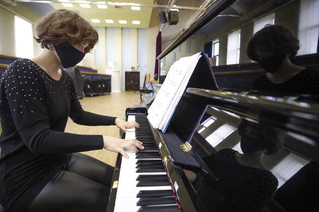 MINSK, BELARUS - MAY 22, 2020: A concertmaster plays the piano during a rehearsal of the ballet production of Edvard Grieg s Peer Gynt staged by Sergei Mikel at the small stage of Belarus Bolshoi Opera and Ballet Theater; the ballet is scheduled to premiere on September 8, 2020. Natalia Fedosenko TASS  TS0DA00E