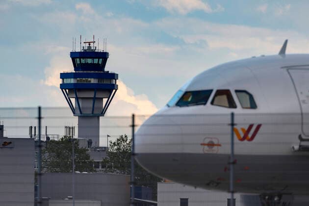 Tower am Flughafen Köln Bonn, wo es in Zeiten des Coronavirus zu Flugstornierungen kommt. Köln, 22.05.2020
